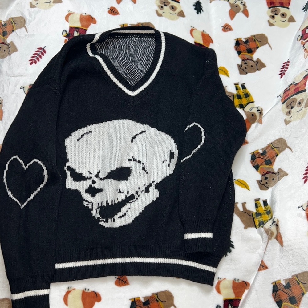 Gothic / emo V-neck